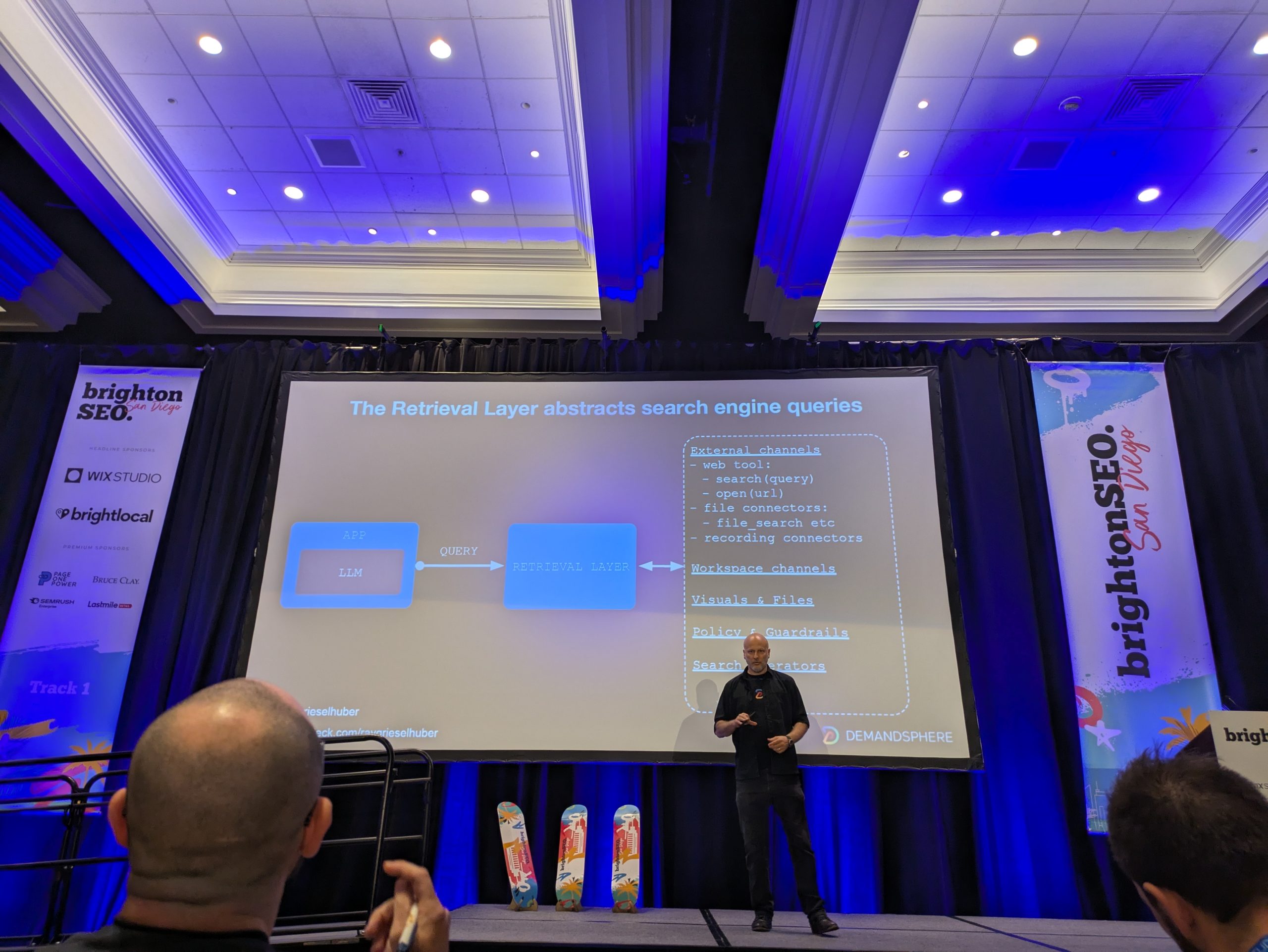 検索層が検索エンジンのクエリを抽象化する - 外部チャネル