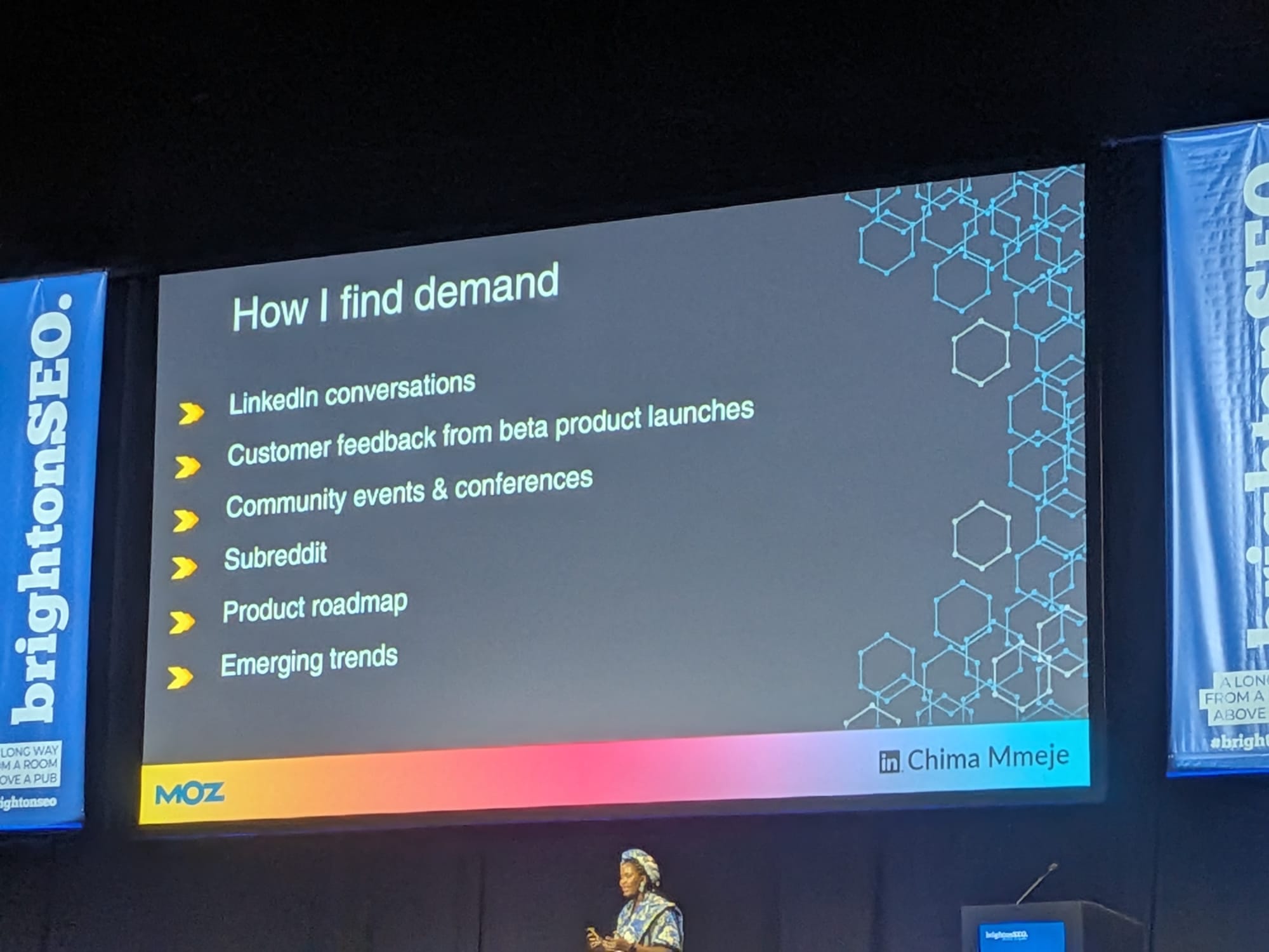 Chima MmejeのBrightonSEO 2026スライド「How I find demand(私のディマンド発見方法)」 - 6つのソース: LinkedIn conversations、Customer feedback from beta product launches、Community events & conferences、Subreddit、Product roadmap、Emerging trends
