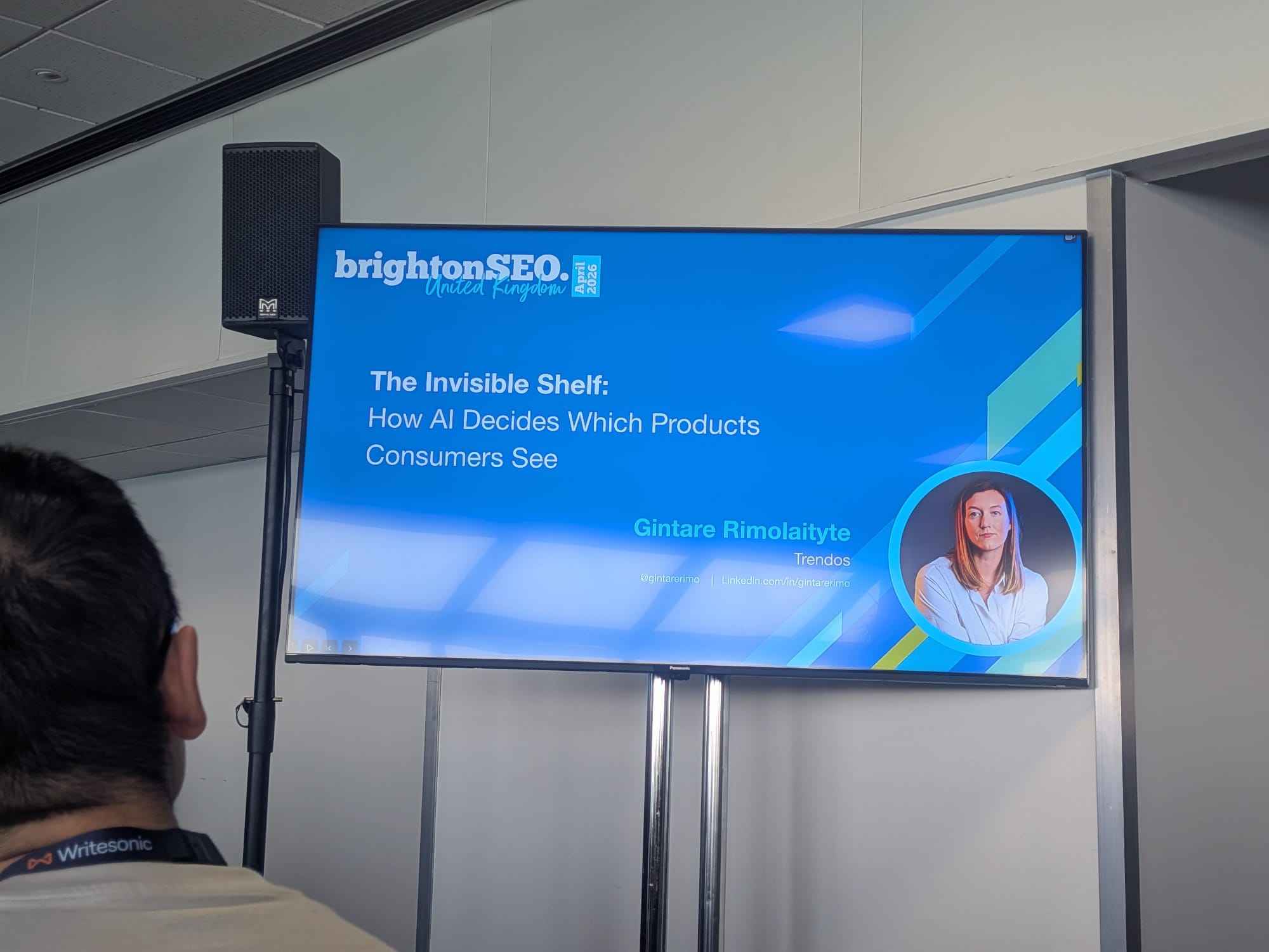 Gintarė Rimolaitytėのセッション「The Invisible Shelf: How AI Decides Which Products Consumers See」のタイトルスライド、BrightonSEO Brighton 2026年4月、Trendosブランディング